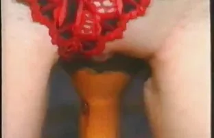 这个月的性爱商店的卖家在办公室丰满的导演性交。
