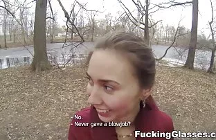 丰满的女人让销售经理满足她