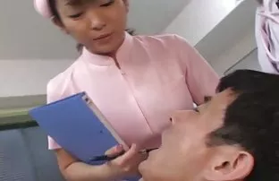 那个家伙在一个毛茸茸的山洞里乱搞他的黑发女友