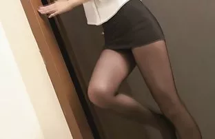 女孩对她的男朋友做了喉咙口交，并在相机上记录了所有