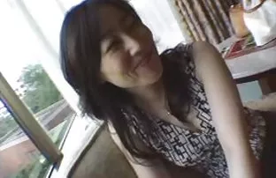 在万圣节派对结束后，一个赤裸的牛仔乱搞两个女巫的女朋友