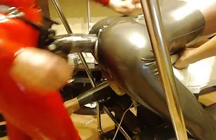 第一个肛门的微型美女与第一个大小的乳房。