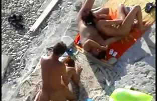 纹身的荡妇在一个愤怒的灰机后被一个男人搞砸了