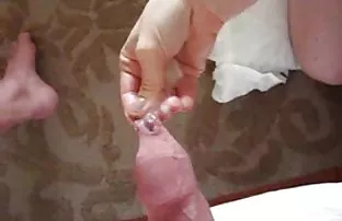 男按摩师射液在俄罗斯美女屁股